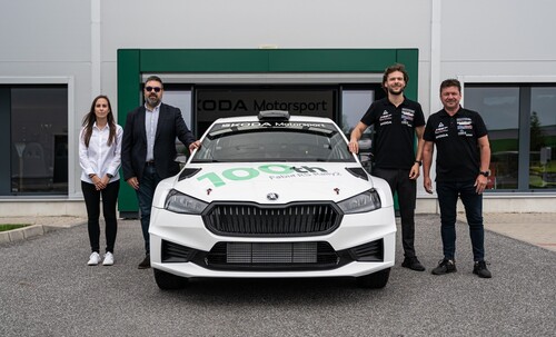 The 100th Skoda Fabia RS Rally2: Romanian rally driver Andrei Girtofan (2nd from right) and his father Dan Gîrtofan (right) take delivery of the car at the brand&#039;s motorsport headquarters in Mladá Boleslav.