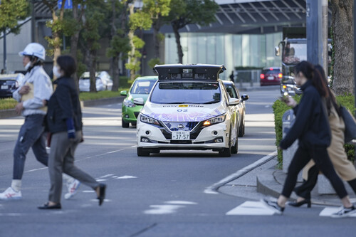 A Leaf equipped with 14 cameras, ten radar sensors and six lidar sensors serves Nissan as a prototype for autonomous driving.