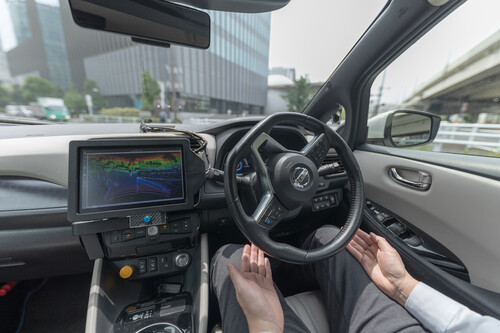 A Leaf equipped with 14 cameras, ten radar sensors and six lidar sensors serves Nissan as a prototype for autonomous driving.