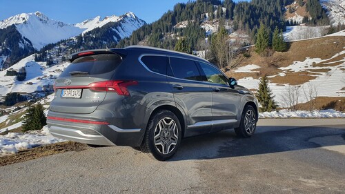 Hyundai Santa Fe.