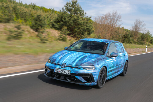 Test drive in the still camouflaged VW Golf R.