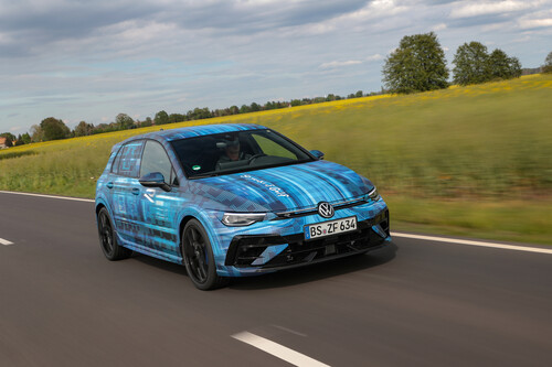 Test drive in the still camouflaged VW Golf R.