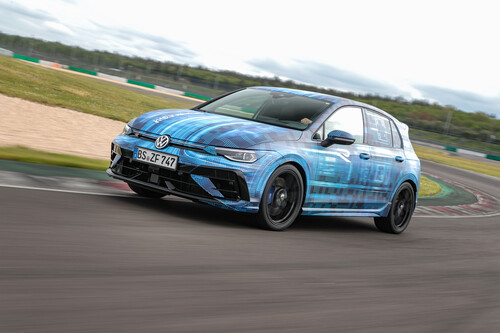 Test drive in the still camouflaged VW Golf R.