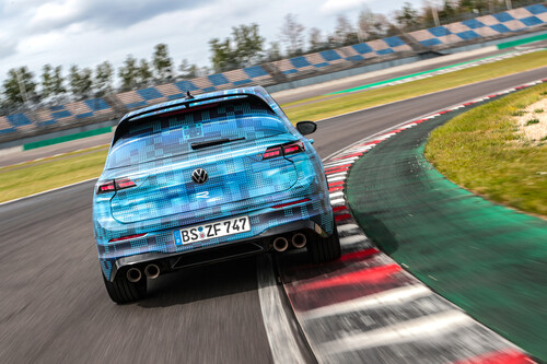 Test drive in the still camouflaged VW Golf R.